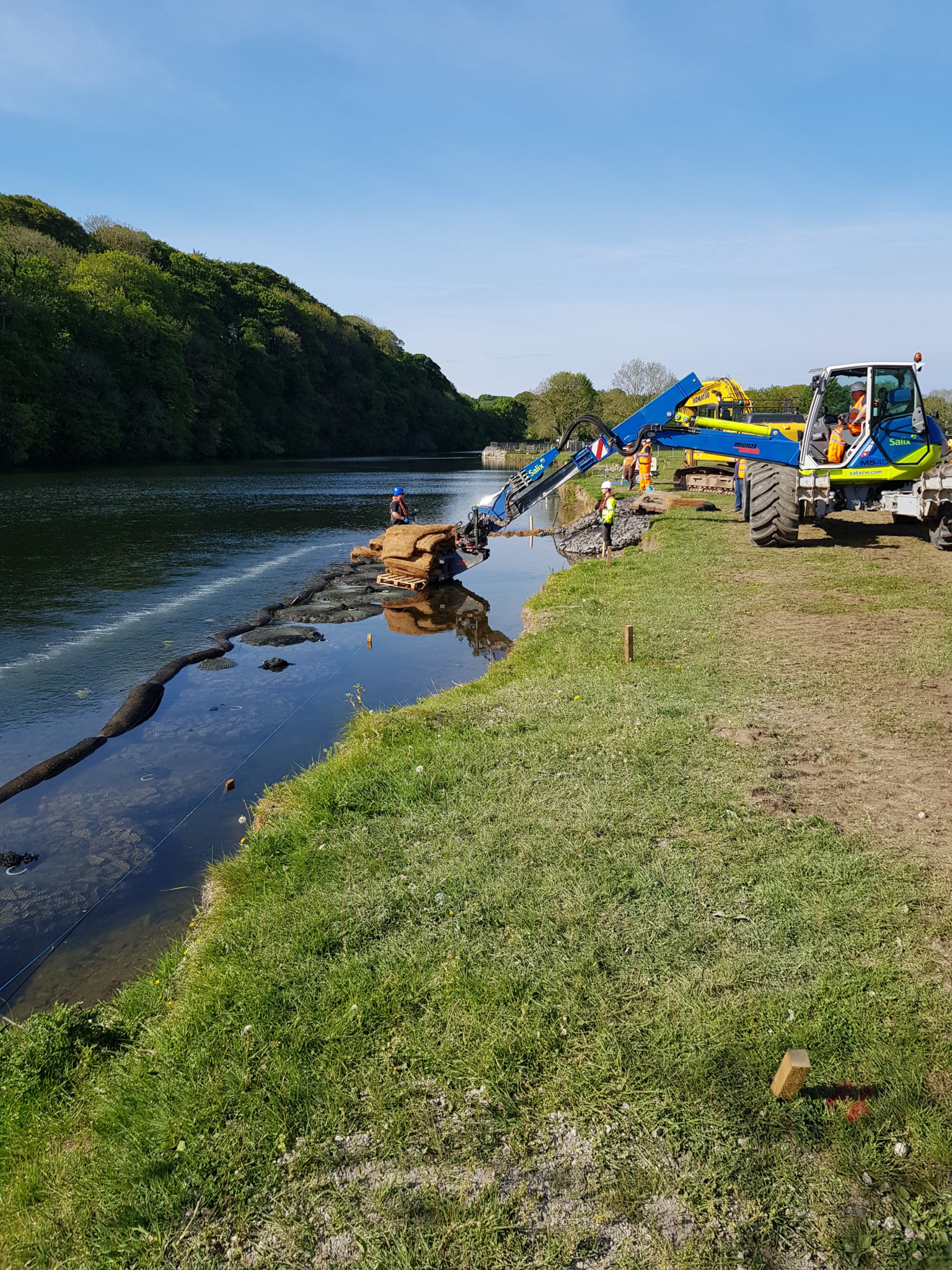 Yearls-Weir-Installing-Silt-Materials-_-High-Res