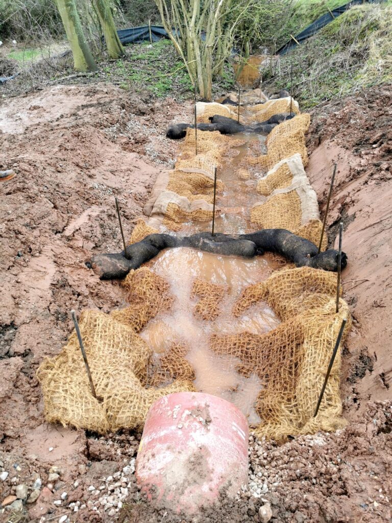 Polishing channel using silt management products